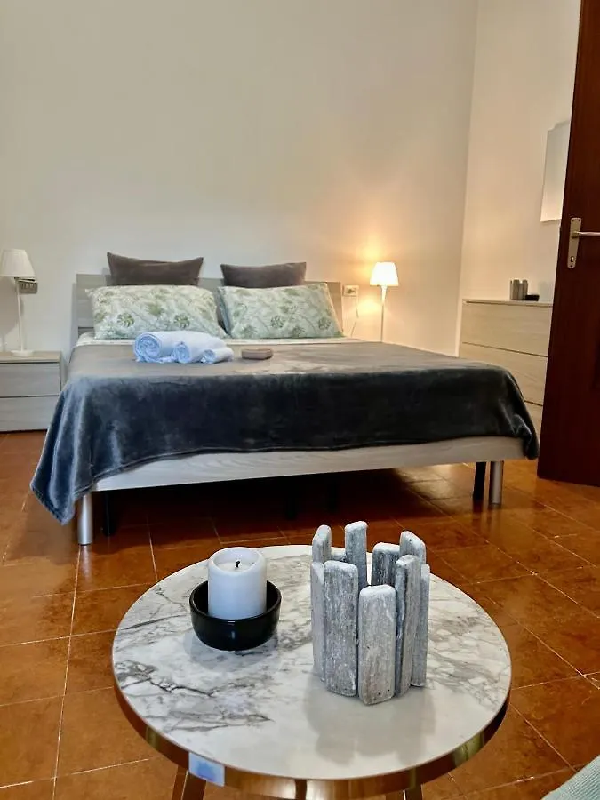 Ferienwohnung Tua Duplex Saló Apartment