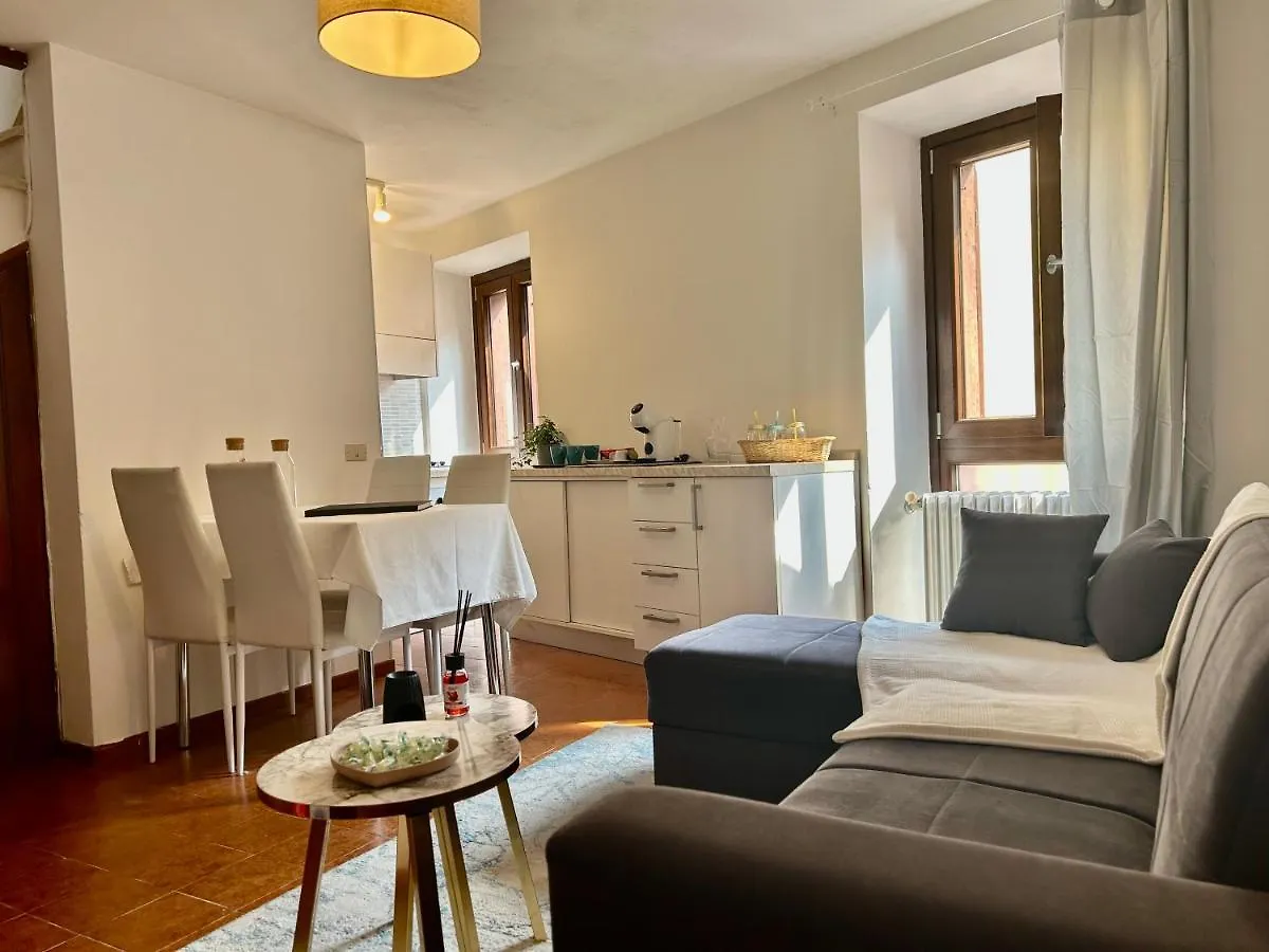 Ferienwohnung Tua Duplex Saló Apartment